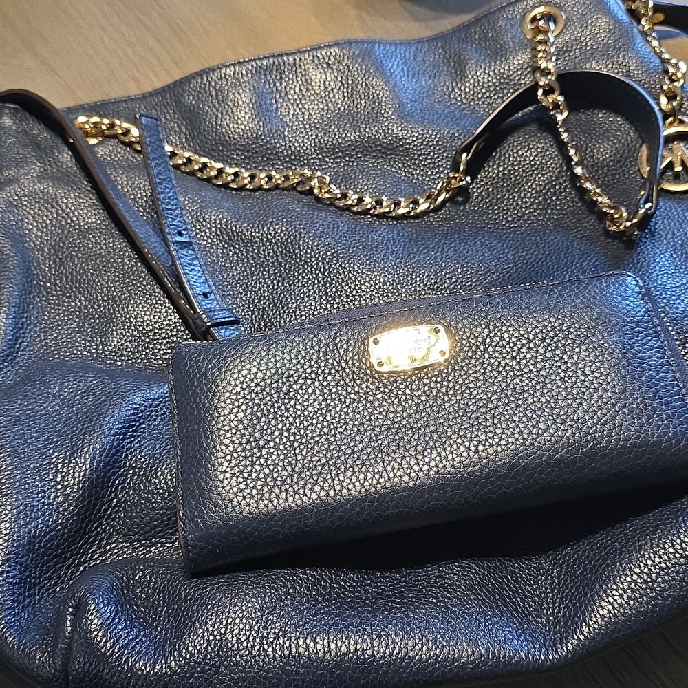 Leather Shoulder Bag with Gold Chain Strap - Navy With Matching Wallet